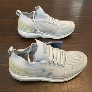 New with box Gdefy Mateem gray lace up sneakers size 9 & 9.5